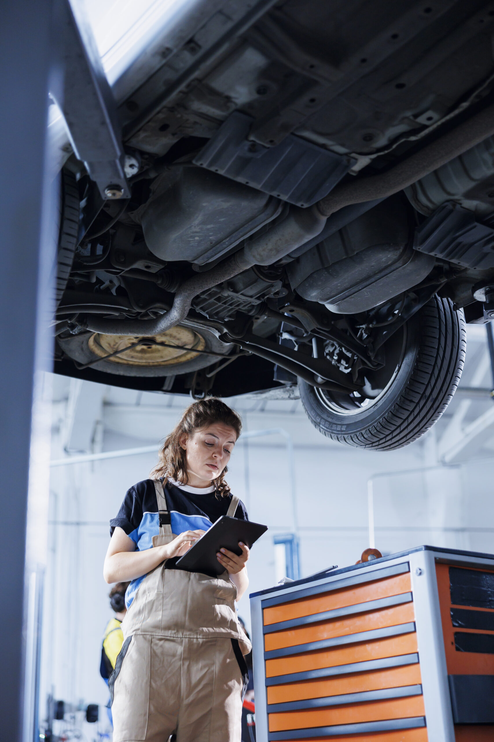 Employee checks vehicle with device